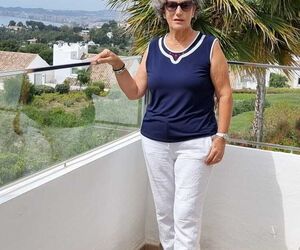 Angela Camarer