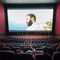 Cine y conocer gente.